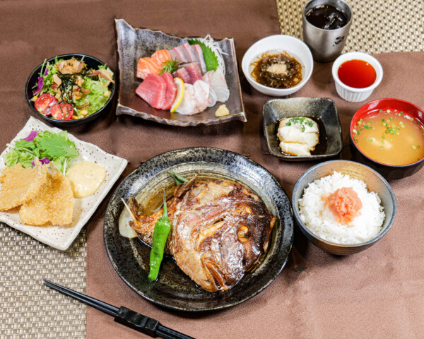 魚政トリプル定食　2,200円（税込2,420円）